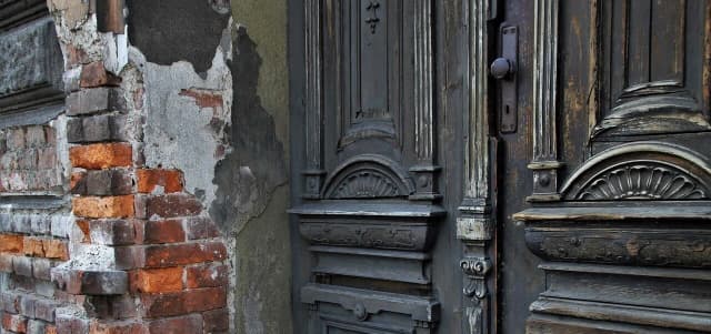 Kiedy budynek staje się zabytkiem? Odkryj kryteria i procesy ochrony Kiedy budynek staje się zabytkiem? Odkryj kryteria i procesy ochrony